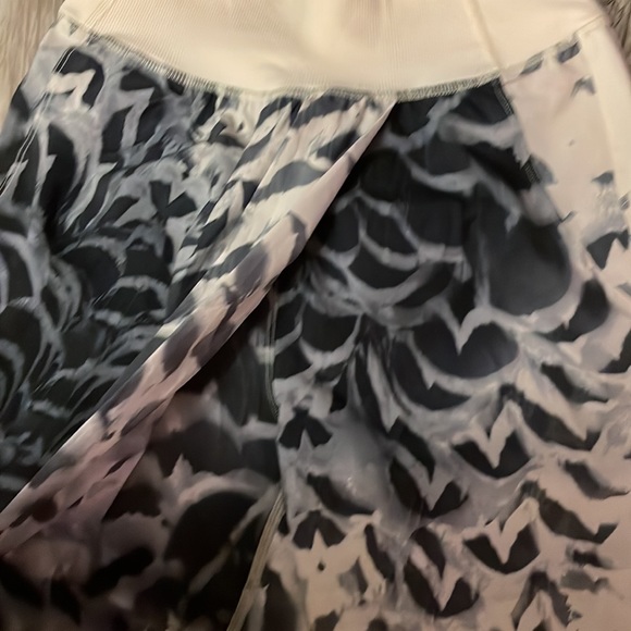 LULULEMON Dance to Yoga Pants Pretty Plume Angel Wing Black Sz 4 - Picture 5 of 9